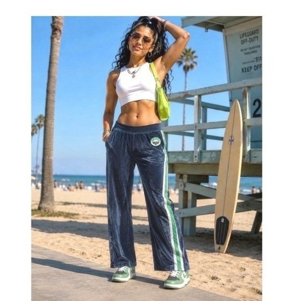 Vintage Rocawear Women Track Pants MED Black Velour Side Stripe Wide Leg Y2K